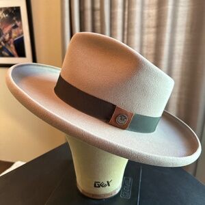 Goorin Bros. Colonel Pierce - Wide Brim hat in Taupe - Size Medium - Unisex